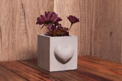 HK Dekor Kalp Motifli Kare Beton Saksı