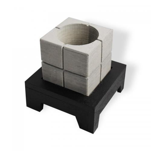 Ahşap Ayaklı Kare Artı Beton Saksı - Halkkitabevi Ahşap Ayaklı Kare Artı Beton Saksı - Halkkitabevi