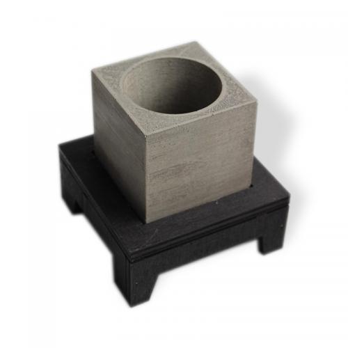 Ahşap Ayaklı Kare Beton Saksı