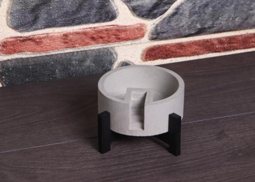 Ahşap Ayaklı Merdivenli Beton Saksı - Halkkitabevi Ahşap Ayaklı Merdivenli Beton Saksı - Halkkitabevi