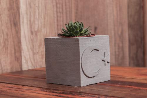 HK Dekor Ay Yıldız Motifli Beton Saksı - Halkkitabevi