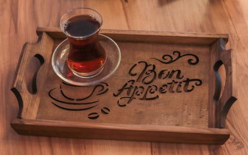 Bon Appetit Yazılı Ahşap Kahve Sunum Tepsisi - Halkkitabevi